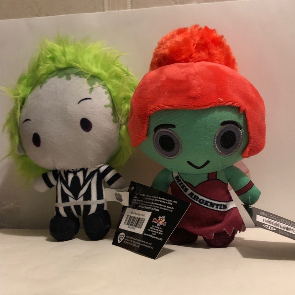 Beetlejuice Miss. Argentina and Beetlejuice plush